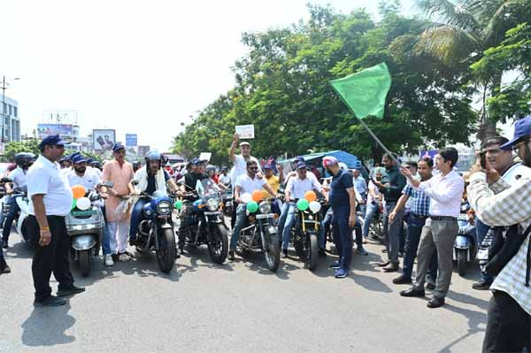 रायपुर में मतदान जागरूकता अभियान : युवा चेम्बर ने निकाली विशाल बाइक रैली